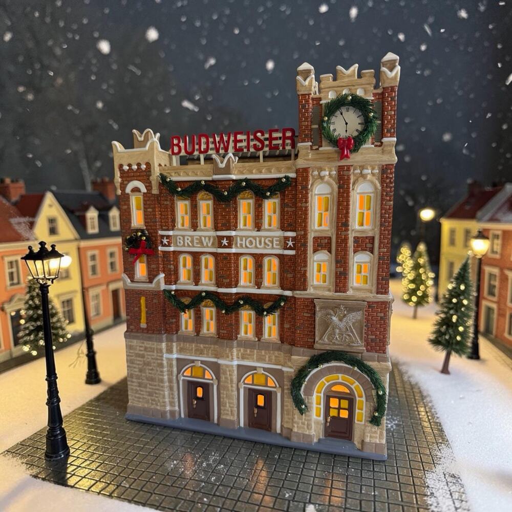 Vintage 2004 Dept 56 “BUDWEISER BREWERY” Original Snow Village St Louis Site